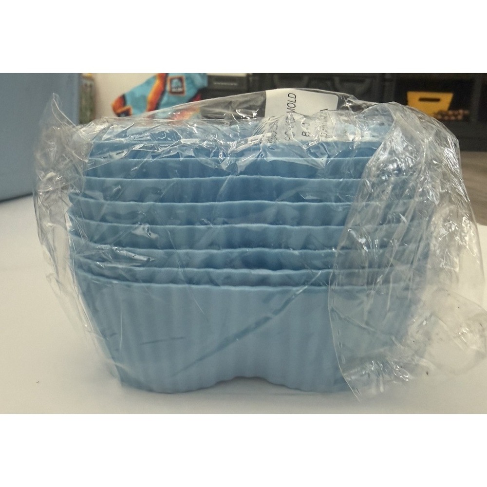Set Of 8 Reusable Silicone Baking Cups Cupcake Molds Non-Stick Blue